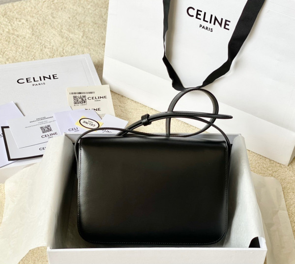 Ce**e classique triomphe bag
