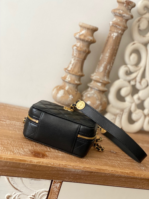 CL VANITY CASE