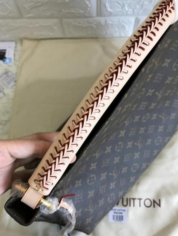 l**is V*t*n artsy bag mm