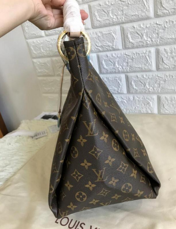 l**is V*t*n artsy bag mm