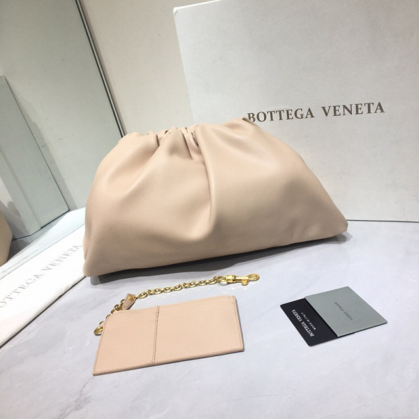 Bo*te*ga ve*ne*ta the pouch