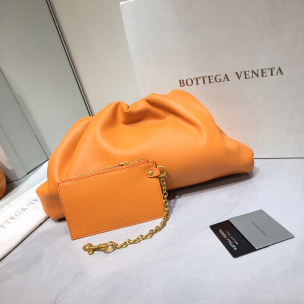 Bo*te*ga ve*ne*ta the pouch
