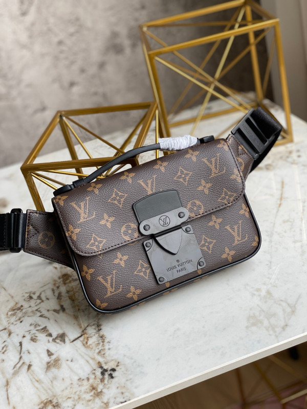 l**is V*t*n s lock sling bag