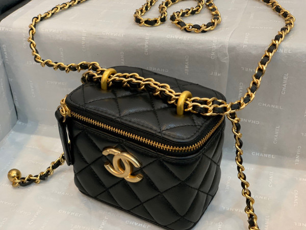 CL SMALL VANITY WITH CHAIN