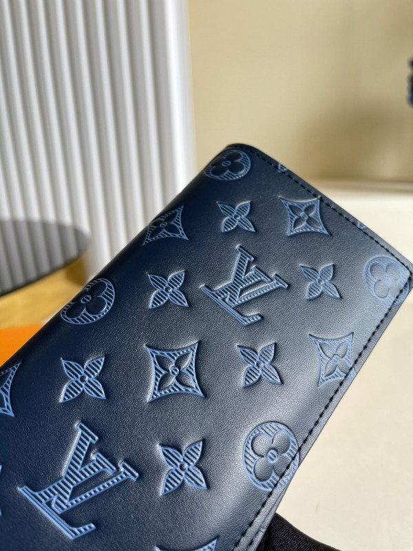 l**is V*t*n brazza wallet