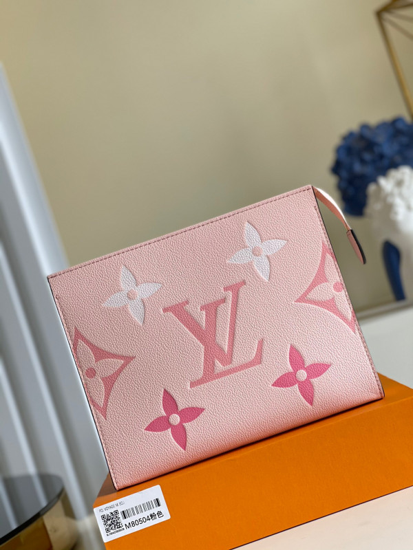 l**is V*t*n toiletry pouch 26