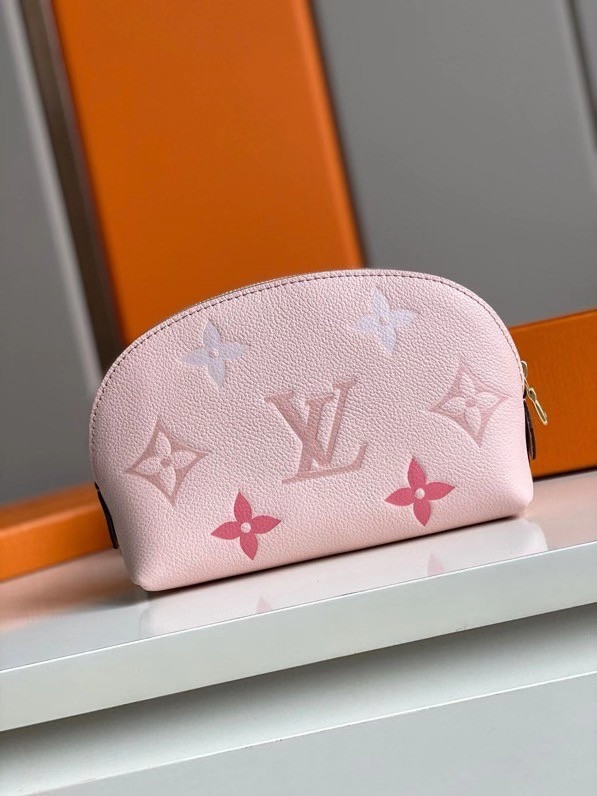 l**is V*t*n cosmetic pouch