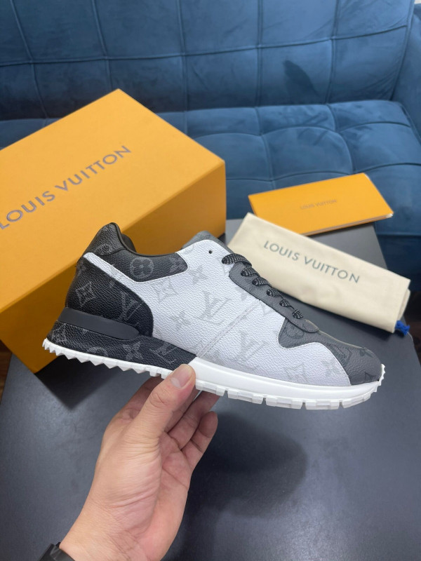 l**is V*t*n run away sneaker