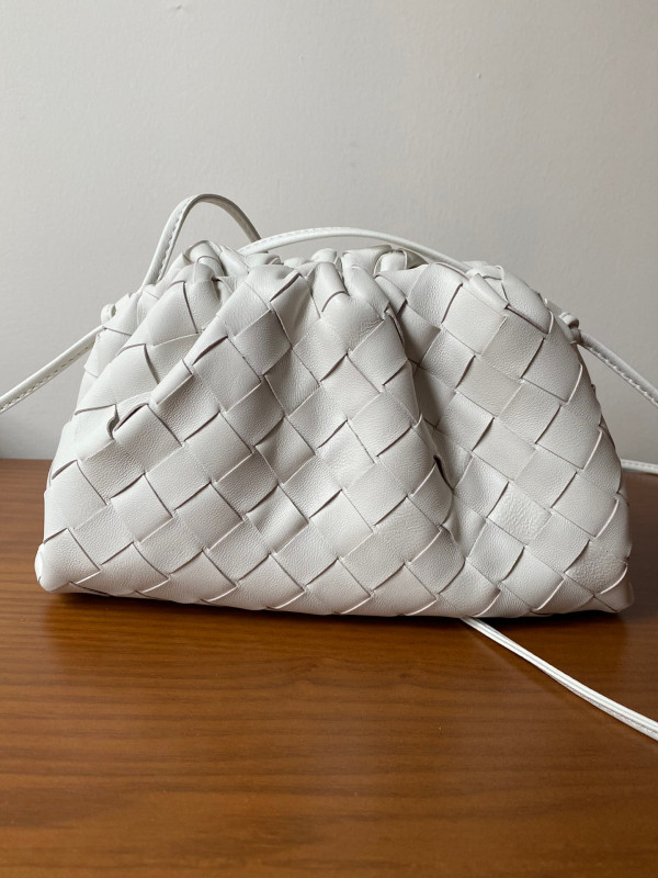 Bo*te*ga ve*ne*ta mini pouch