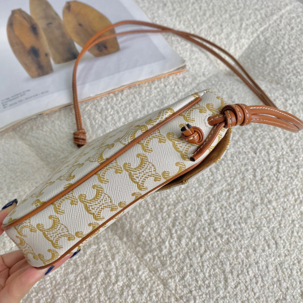 Ce**e triangle bag