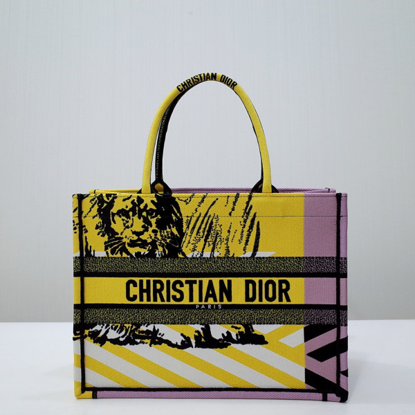 medium D*or book tote