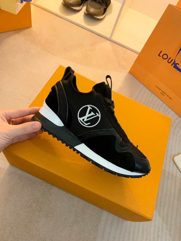 l**is V*t*n sneaker