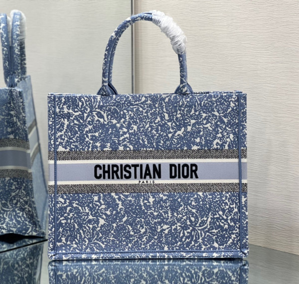 large D*or book tote