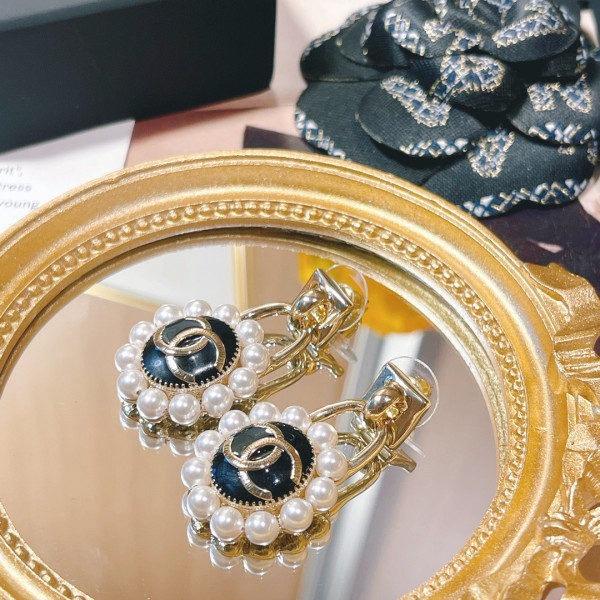 CL EARRINGS