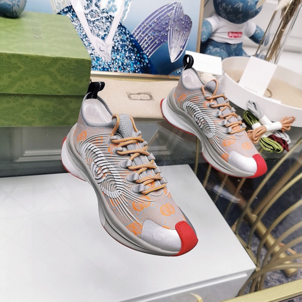 G*u*i run sneaker