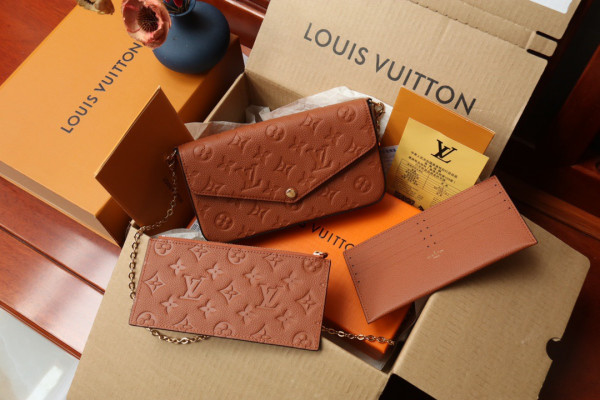 l**is V*t*n pochette fÉlicie