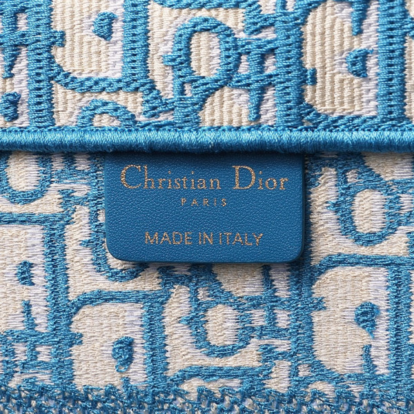 medium D*or book tote