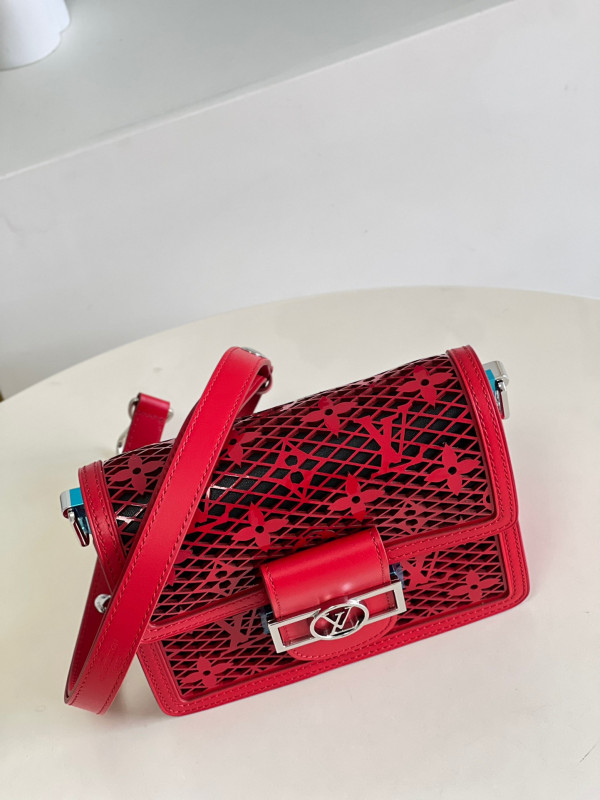 l**is V*t*n dauphine mini