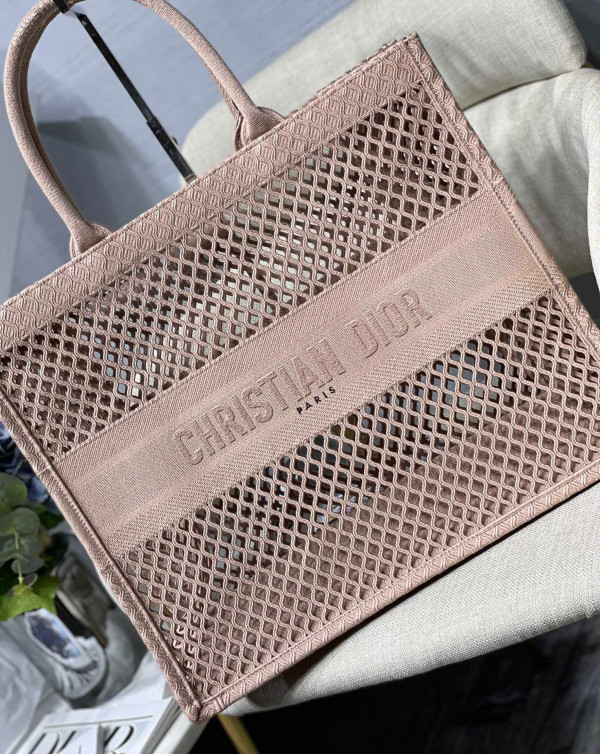 large D*or book tote