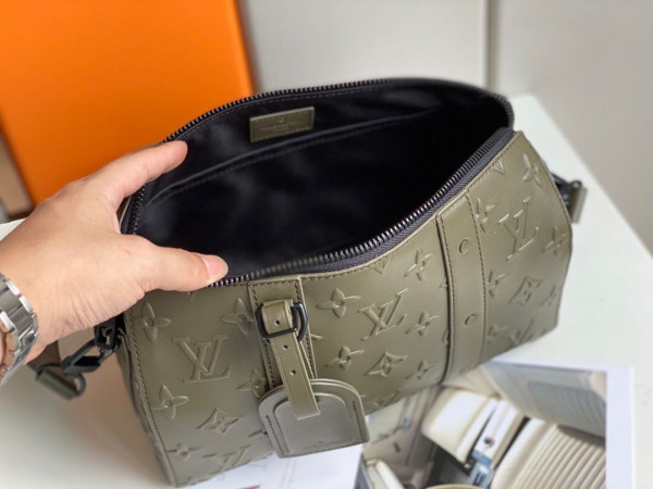 l**is V*t*n city keepall