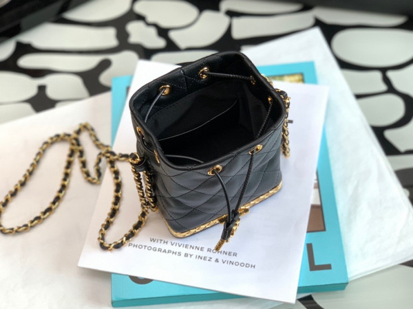 CL SMALL BUCKET WITH CHAIN