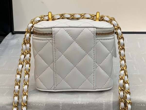 CL SMALL VANITY WITH CHAIN