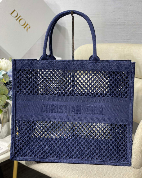 large D*or book tote