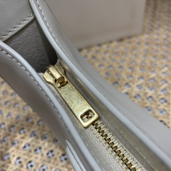 Ce**e shoulder bag cuir triomphe