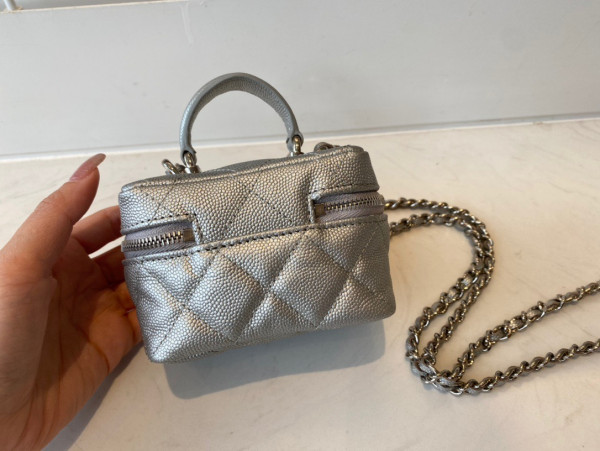 CL SMALL VANITY WITH CHAIN