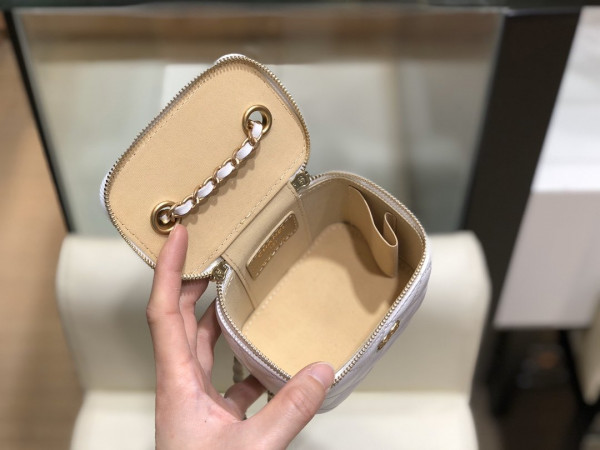 CL VANITY CASE