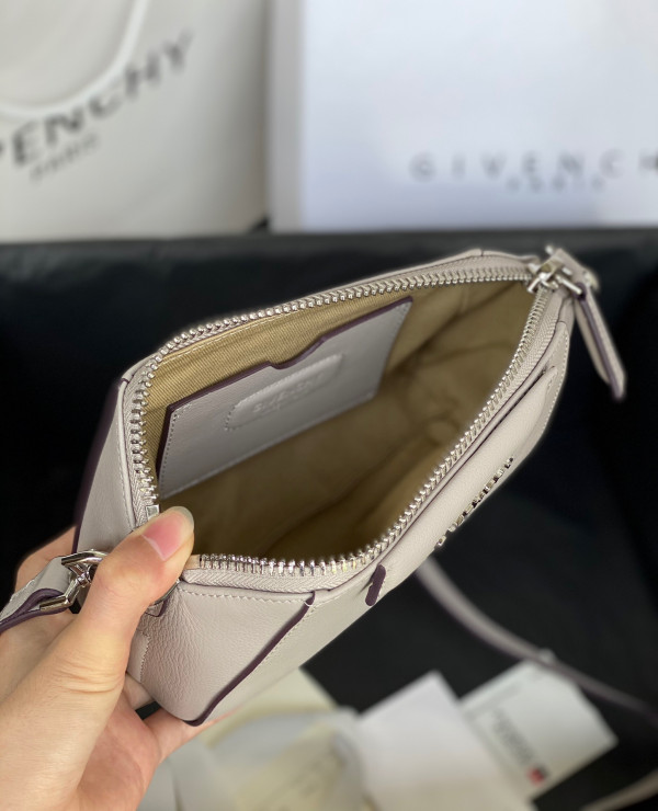 GIVENCHY NANO ANTIGONA