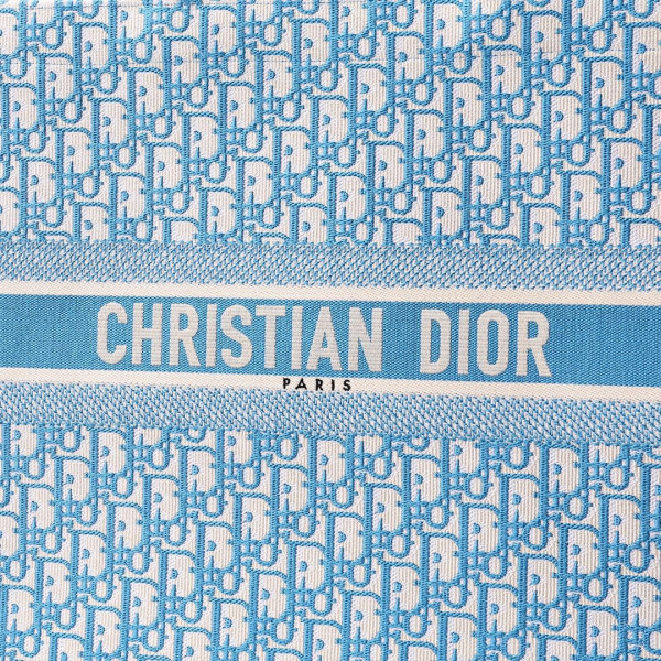 large D*or book tote