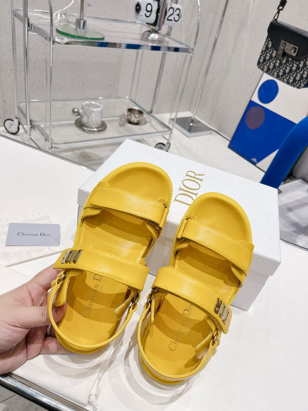 D*oract sandal