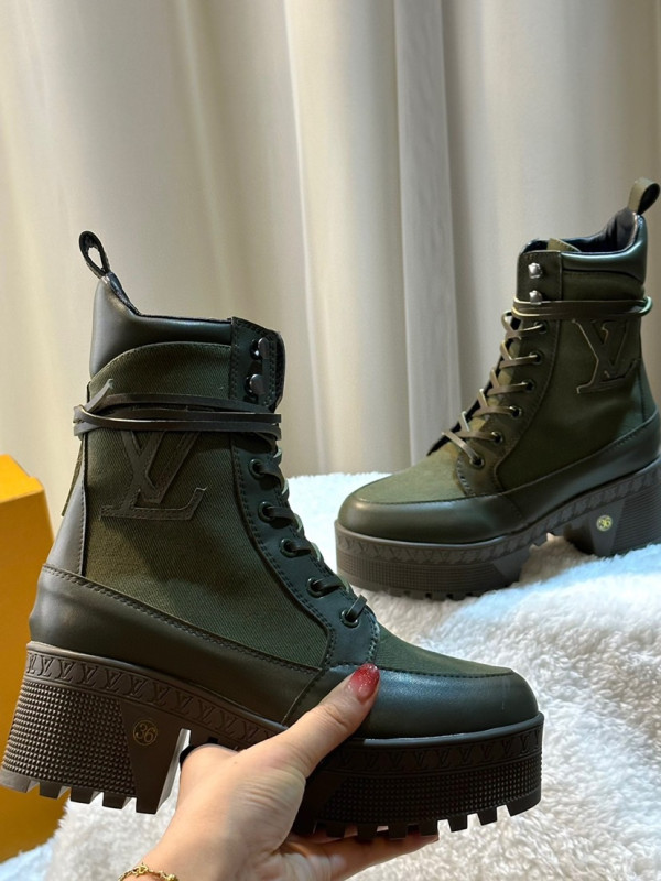 l**is V*t*n boots