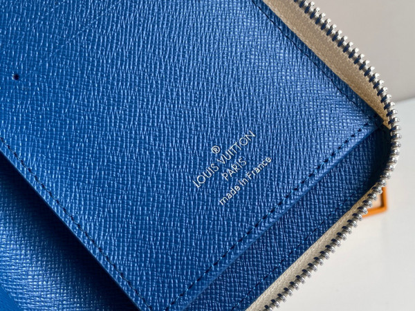 l**is V*t*n zippy wallet