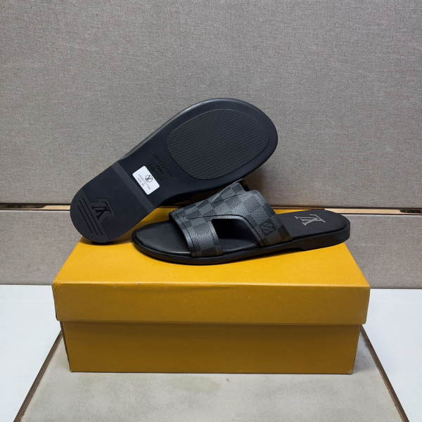 l**is V*t*n sandals