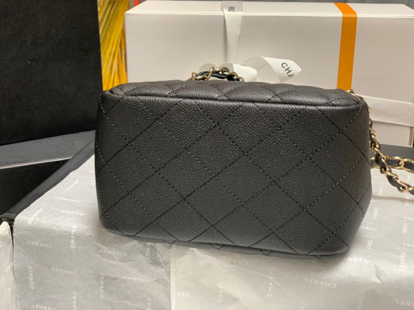 CL BUCKET BAG