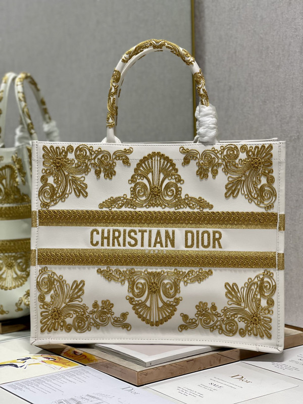large D*or book tote