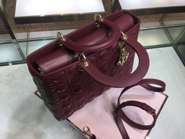 large lady D*or bag