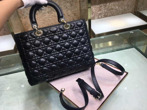 large lady D*or bag
