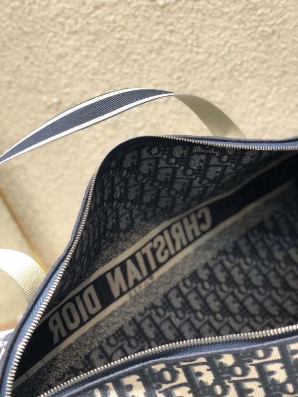 D*or duffle bag