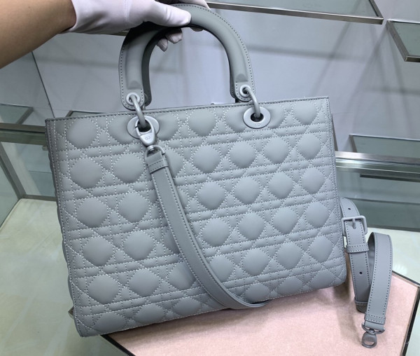 large lady D*or bag