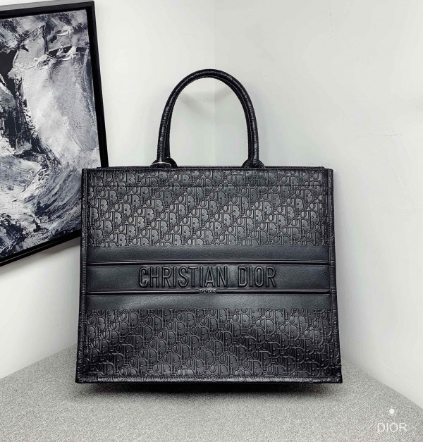 large D*or book tote