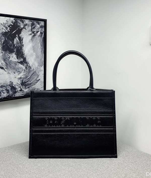 medium D*or book tote