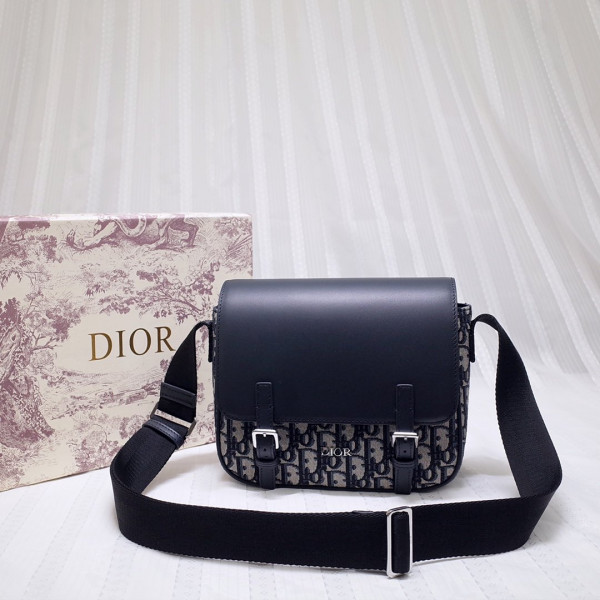 D*or camp bag