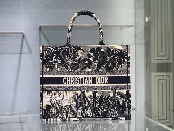 large D*or book tote