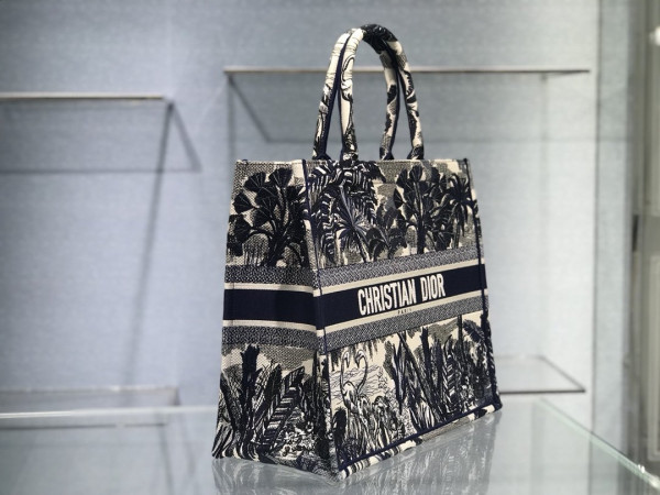 large D*or book tote