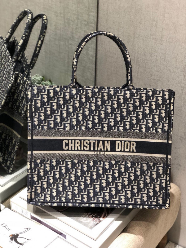 D*or oblique book tote-41.5*35*18cm