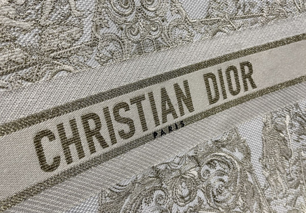 large D*or book tote