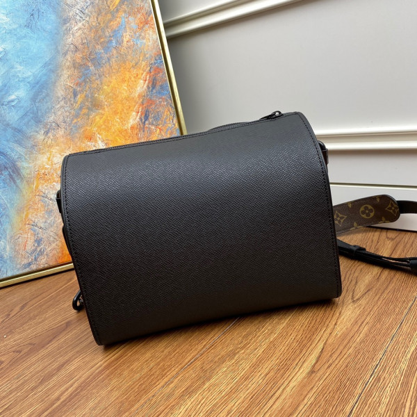 l**is V*t*n messeanger bag